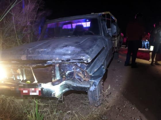 Batida entre caminhonete e moto mata jovem de 25 anos