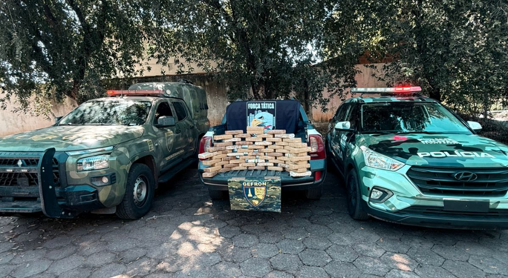 Força Tática e Gefron apreendem 63 quilos de pasta base