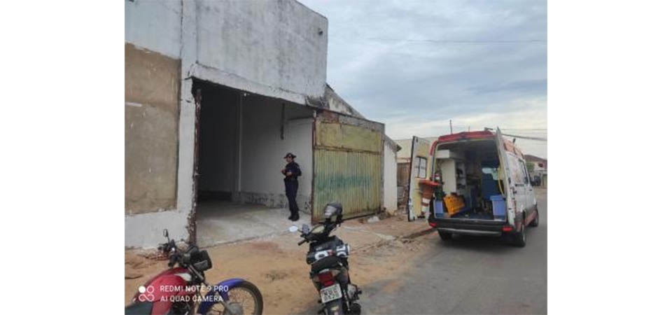 Caminhoneiro morre ao tocar caçamba em fiação elétrica