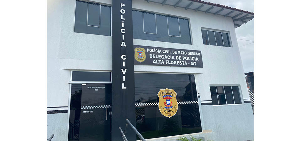 Após invasão, mulher mata ex-marido com a própria arma dele