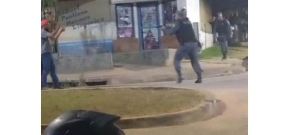 Policial atira em homem durante abordagem e confusão