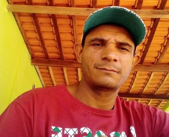 Criminoso que cometeu roubo e baleou um comerciante é morto em confronto com a polícia