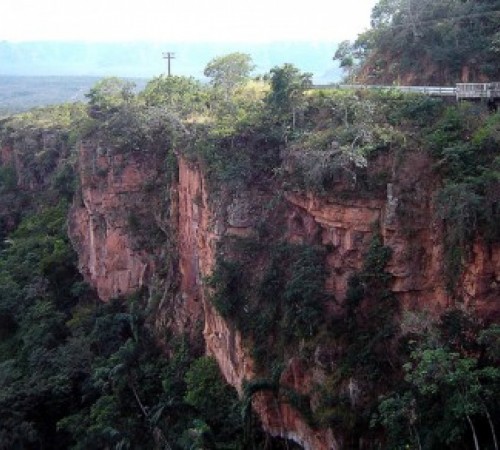 Polícia impede jovem de cometer suicídio no Portão do Inferno