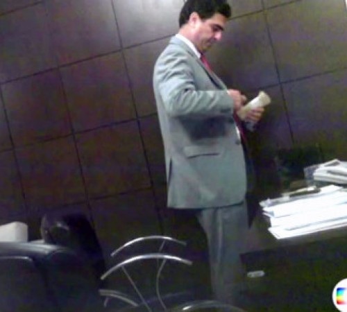 Emanuel, prefeita e deputado são filmados recebendo dinheiro