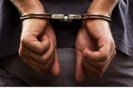 Homem empresta arma da sogra para matar devedor