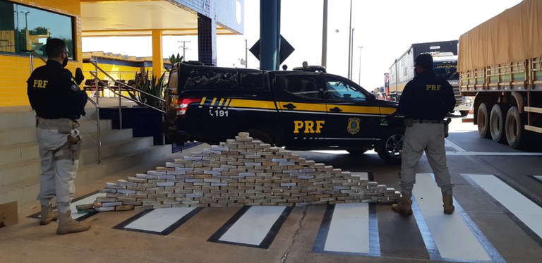 PRF apreende mais de 200 quilos de pasta base de cocaína em rodovia