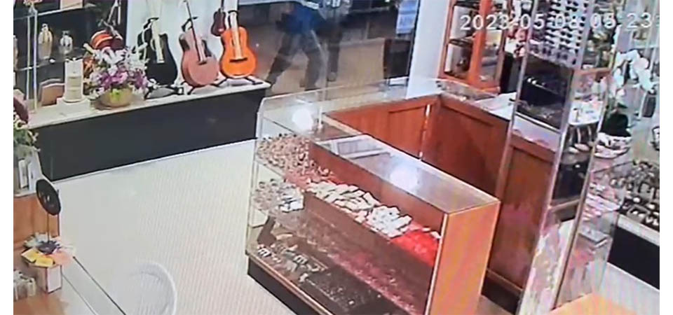 PM frustra tentativa de furto em relojoaria e prende dois homens em flagrante