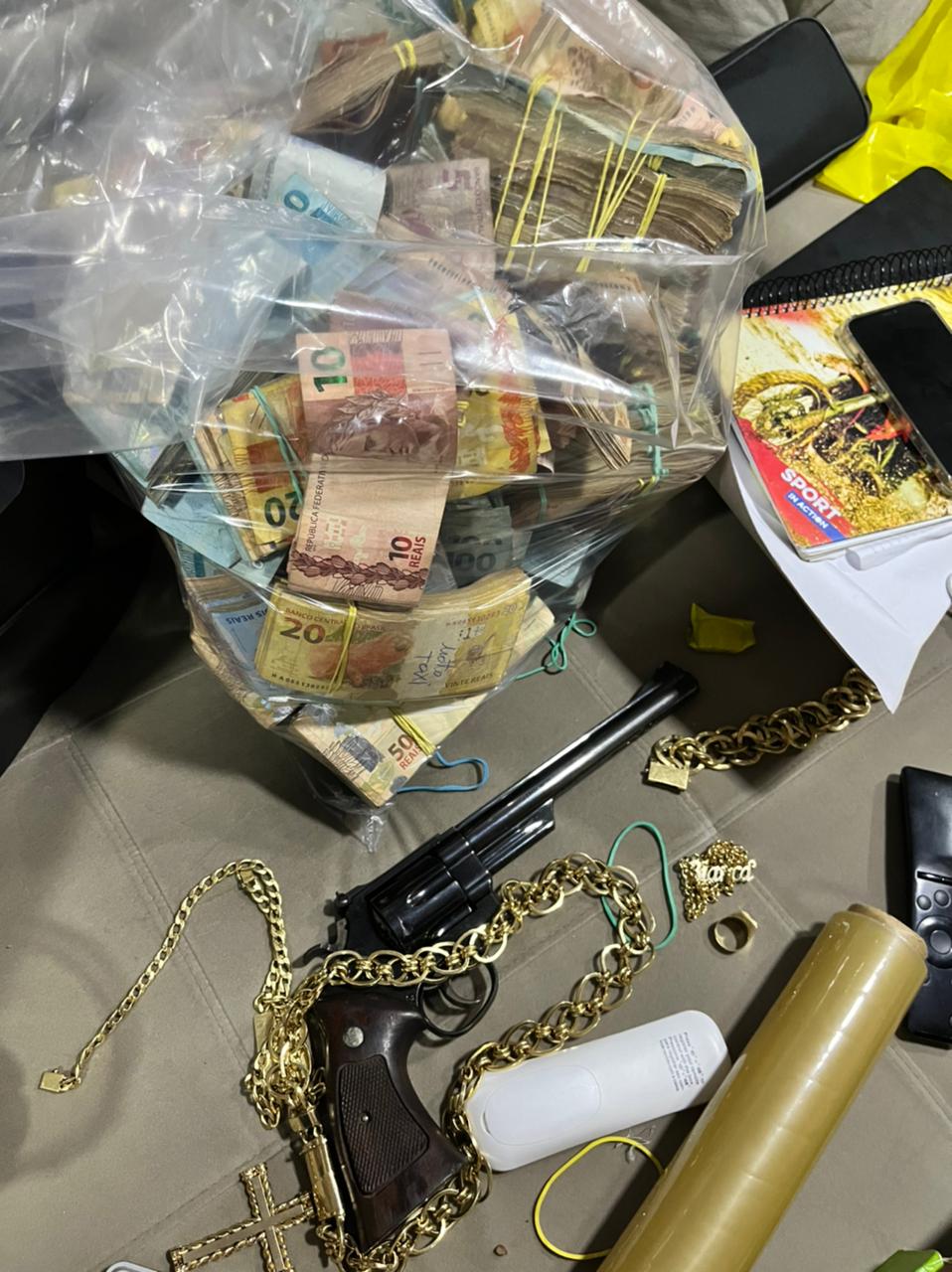 Força-tarefa ‘desmonta’ núcleo financeiro do Comando Vermelho e apreende R$ 10 milhões