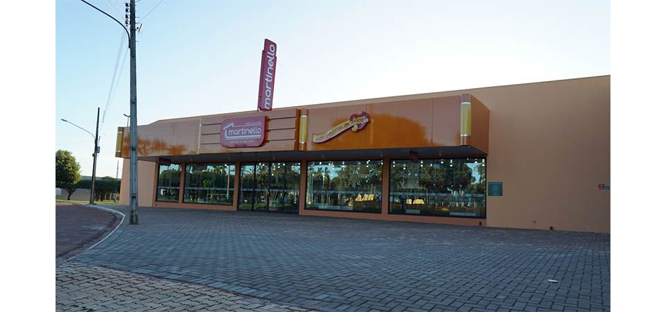 Martinello inaugura loja de número 100