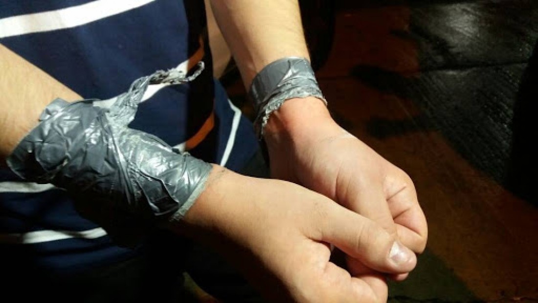 Homem é rendido por 4 bandidos e forçado a digitar senha de banco