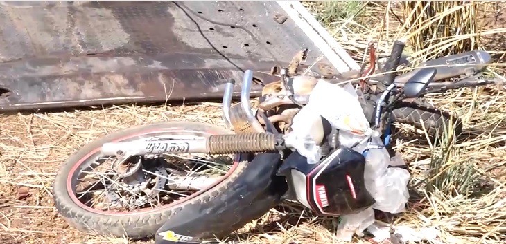 Família que estava indo para velório se envolve em acidente e motociclista morre