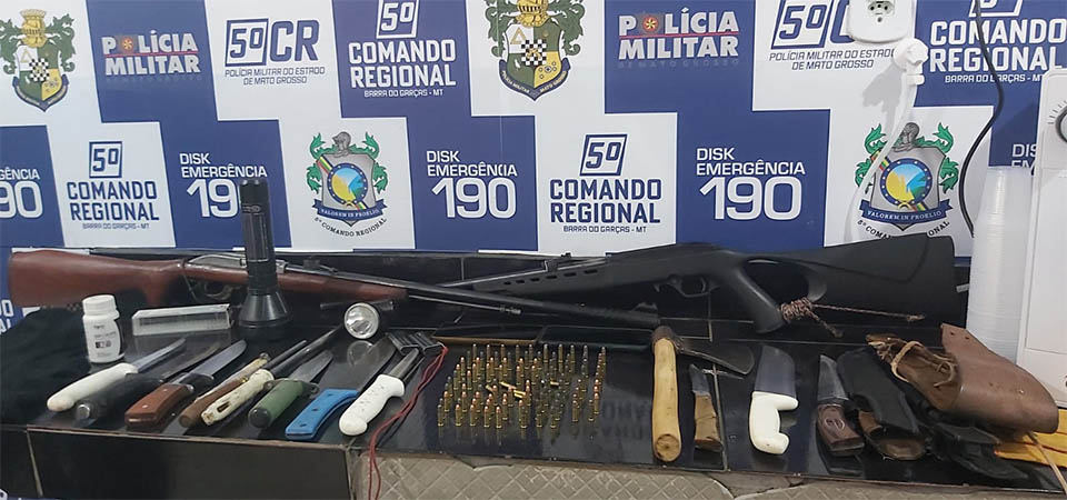 Patrulha Rural aborda Kombi e prende dois homens com espingardas e munições