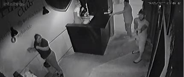 Câmera flagra tiros que mataram 2 em boate de Sinop; suspeito levou 6 tiros. Vídeo