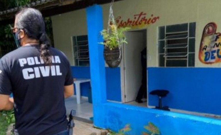 Dupla mata três homens e filma os assassinatos