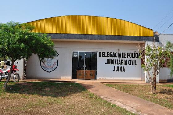 Embriagada e alterada mãe de 22 anos, deixa bebê de 04 meses cair no chão