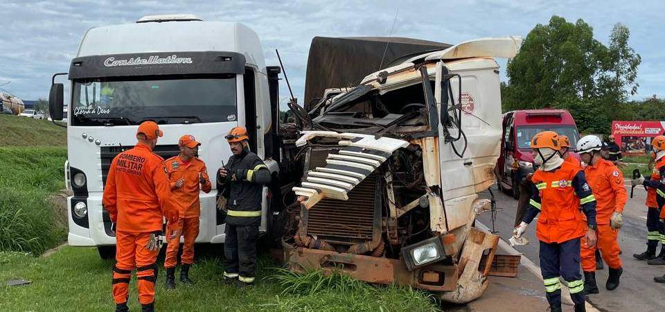 Trabalhador morre em grave acidente envolvendo três veículos na BR-163