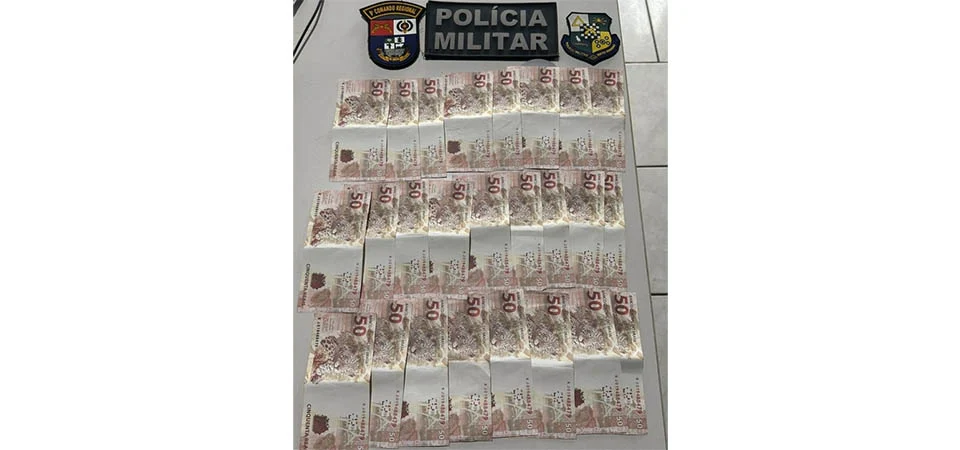 Mulher é detida com R$ 1.250 em notas falsas
