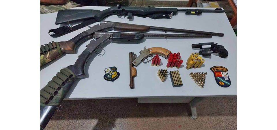 PM prende 4 suspeitos fortemente armados em atitude suspeita dentro de fazenda