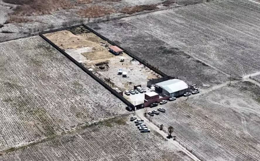 Assassino de aluguel diz ter ajudado a incinerar mais de 500 pessoas em rancho do tráfico no México