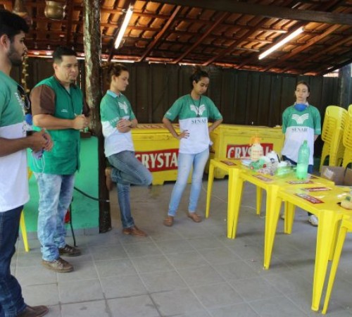 Oficina do SENAR-MT mostra como se prepara defensivos naturais