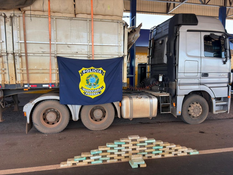 PRF apreende mais de 60 kg de droga na BR-070