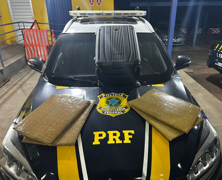 PRF apreende 22,2 kg de droga durante fiscalização na BR-070