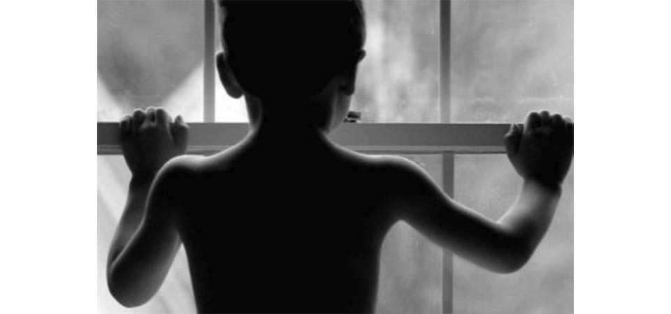 Maníaco estupra menino de 3 anos, neto da companheira