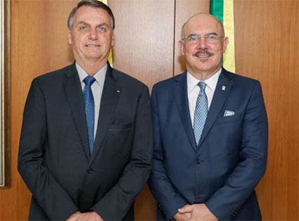 Bolsonaro libera aumento de 33% para piso dos professores