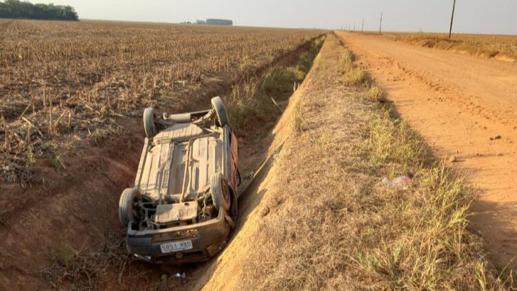 Idosa morre após veículo cair dentro de uma valeta na MT-338