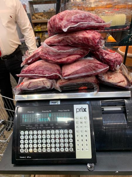 Procon e Vigilância Sanitária apreende 80 kg de carne ”podre” em Supermercado