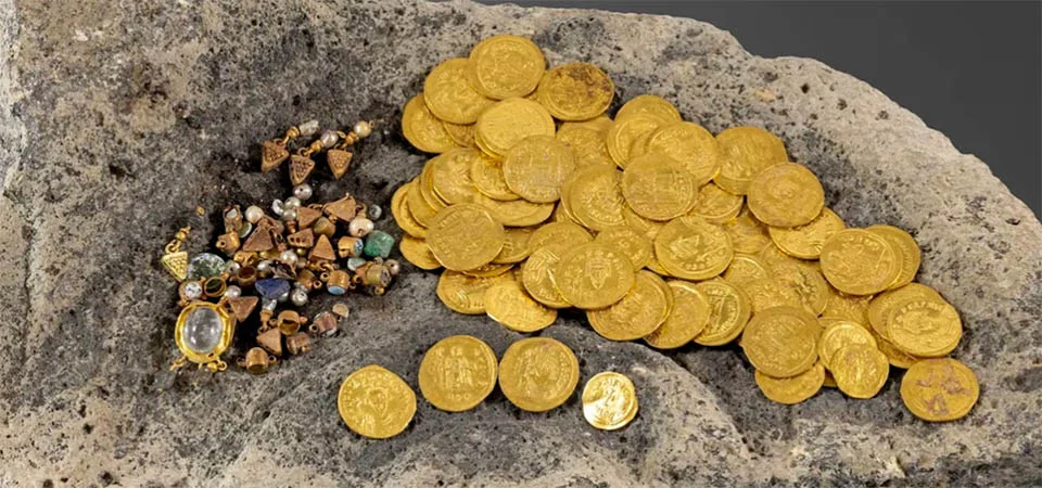 Tesouro com moedas de ouro e joias de 1.400 anos é descoberto perto do Mar da Galileia