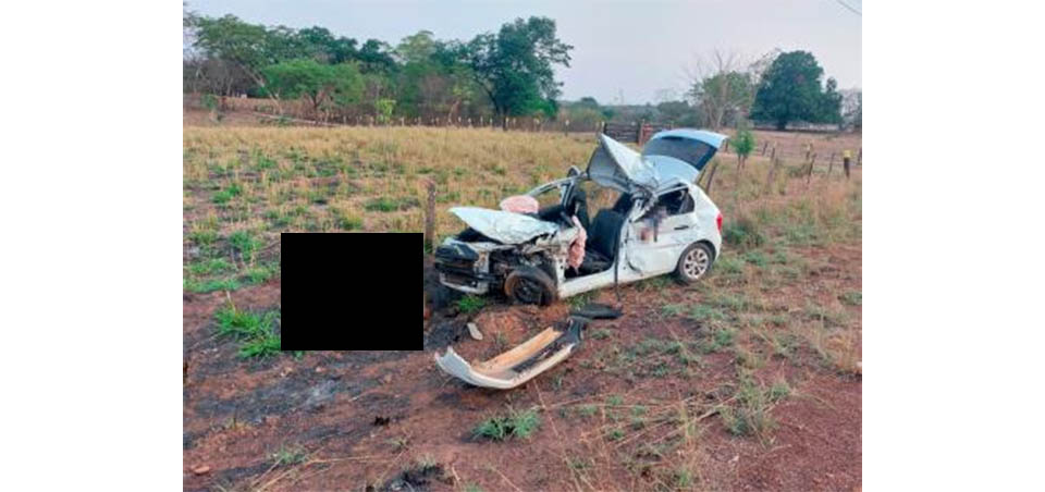 Mulher morre após motorista alcoolizado capotar carro