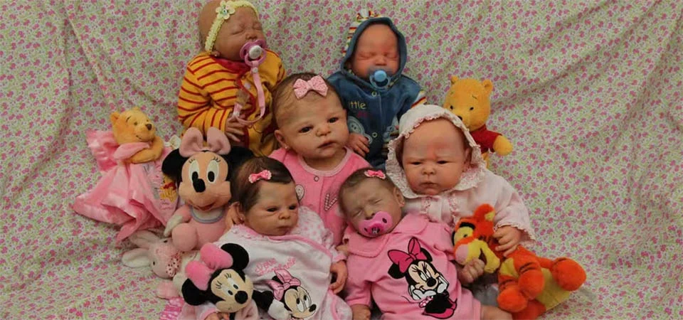 Bebês reborn, maternidades simbólicas e solidão real: o que esse fenômeno diz sobre nós?