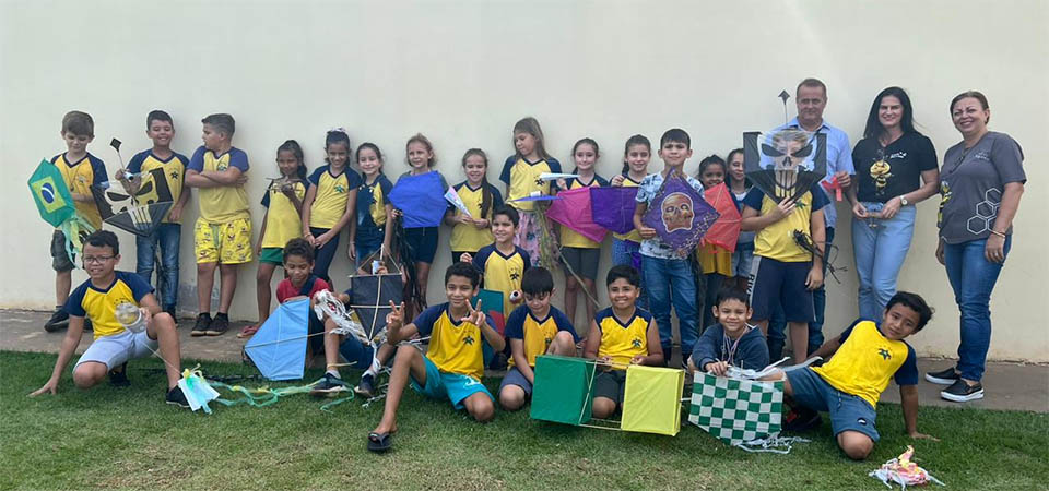 Itanhangá: Projeto PIPAS E AVIÕES … o que isso tem a ver? é desenvolvido pelos alunos do 3º ano A. Fotos e vídeo