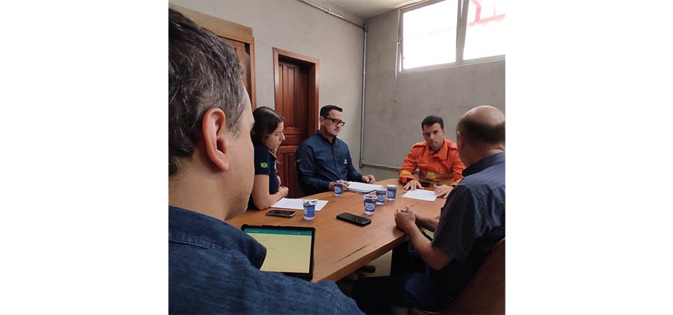 Aprosoja-MT apresenta aos bombeiros plano de combate aos incêndios florestais