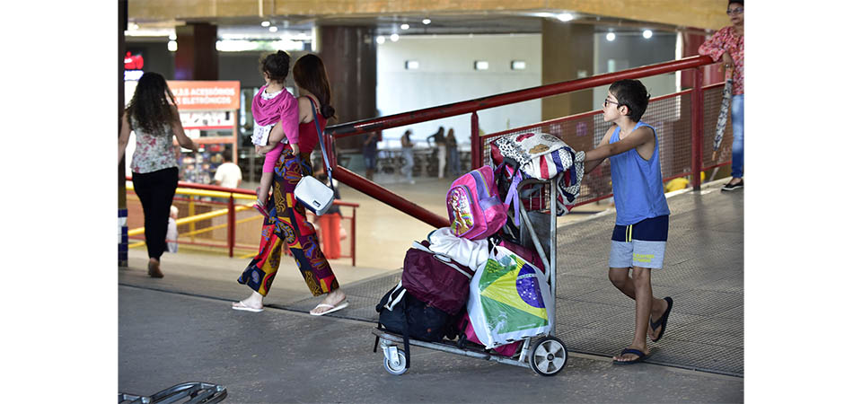 Jovem é morto com 10 tiros em rodoviária algumas horas depois de sair da cadeia