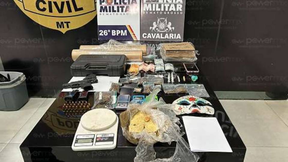 Mulher é presa com cocaína e arma de fogo
