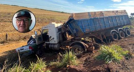 Servidor do Ibama morre ao bater caminhonete em 2 carretas