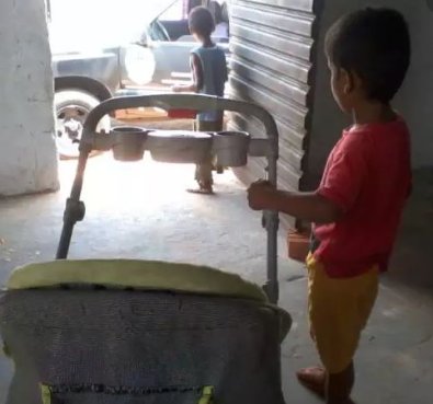 Madrasta expulsa crianças de 4 a 5 anos da casa do pai