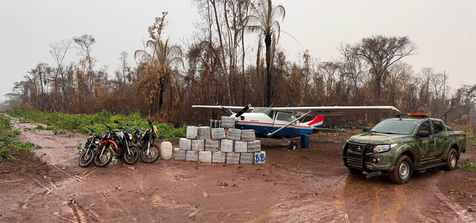Avião UTI faz pouso em estrada e 4 ficam feridos