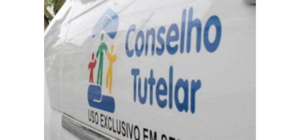 Homem agride filho de 8 anos e diz para ele não “ser viado”