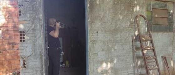 Mulher encontra corpo do filho em decomposição e com saco plástico na cabeça