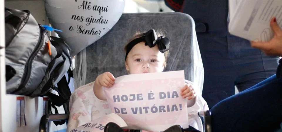 Após quase 2 anos, bebê que nunca havia deixado hospital recebe alta