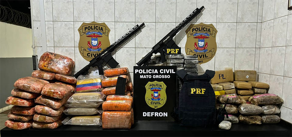 Caminhoneiro é preso transportando armas e 149 tabletes de drogas