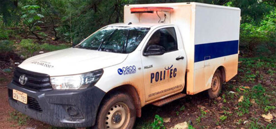 Homem morre após cair com Hilux em rio no interior