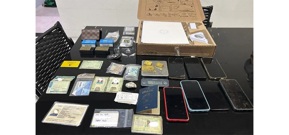 Polícia flagra grupo com ouro, munições e equipamentos de garimpo em residência