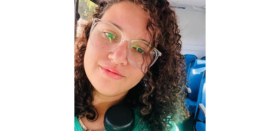 Jovem tem cabeça decepada ao bater moto em cerca de arame