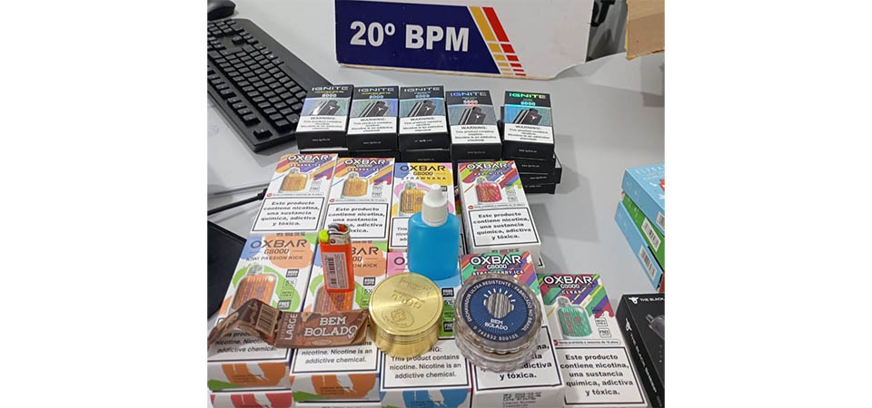 PM prende homem por contrabando e apreende 51 cigarros eletrônicos
