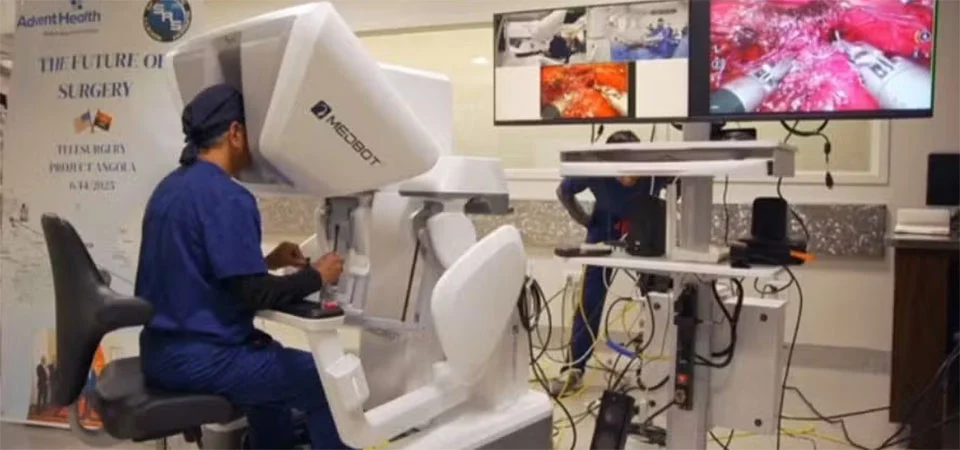 Médico nos EUA realiza cirurgia por meio de robô em paciente em Angola