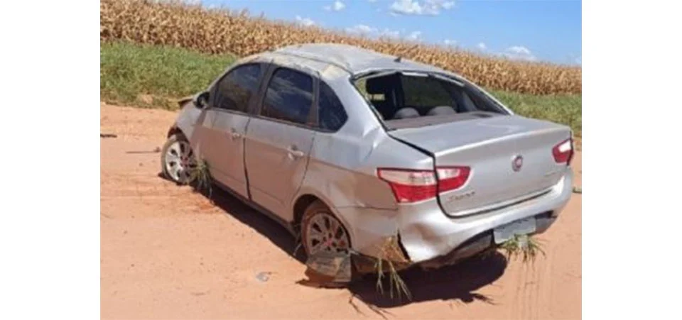 Garoto de 13 anos pega carro escondido do pai, capota e morre